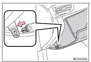 Painel de instrumentos do lado do passageiro: caixa de fusíveis tipo B (veículos de volante à direita)